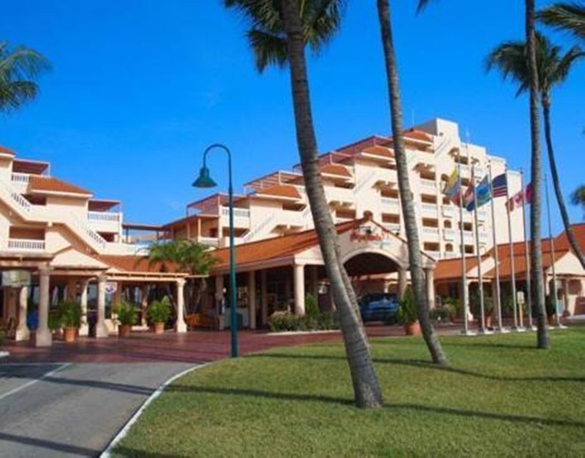 Playa Linda Beach Resort Palm Beach Exterior photo